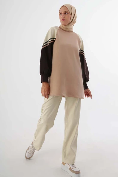 Bej-Şardonlu Deri Garnili Şeritli Sweat ürün görseli