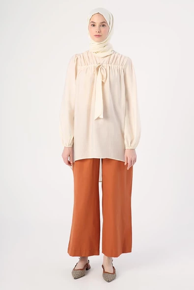 Ekru-Büzgülü Fiyonk Detaylı Arkası Düğmeli Salaş Tunik - Resim 2