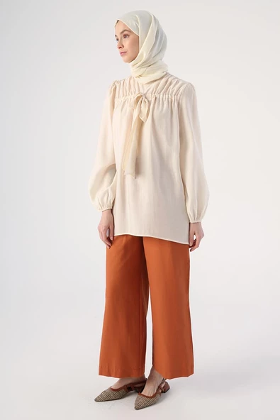 Ekru-Büzgülü Fiyonk Detaylı Arkası Düğmeli Salaş Tunik - Resim 5