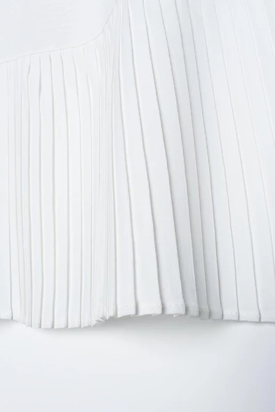 Beyaz-Kolsuz Bisiklet Yaka Eteği Pileli Bluz - Resim 6