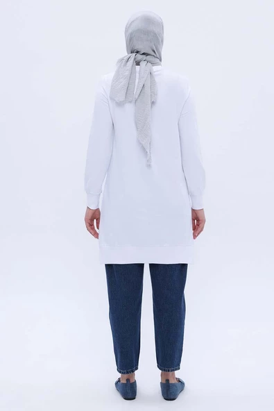 Beyaz-Pamuklu Yandan Yırtmaçlı Nakışlı Likralı Tunik - Resim 4