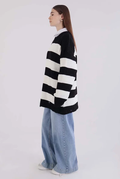 Siyah-Ekru-Yırtık Detaylı Triko Kazak - 3
