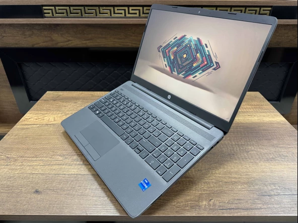 HP 250 G8 Intel Core i7 1165G7 16GB 256GB SSD Iris Xe 15.6" FHD 34N99ES  (İKİNCİ EL) - 4