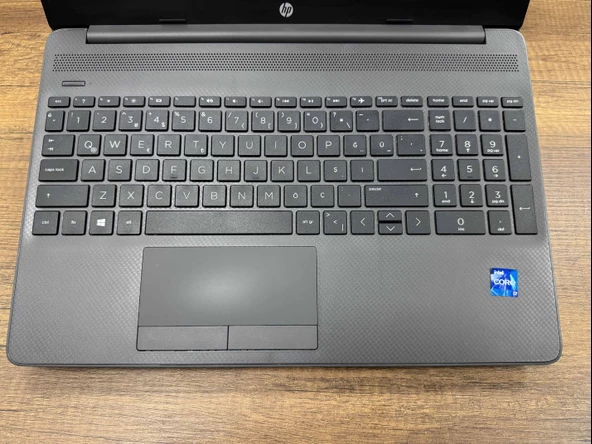 HP 250 G8 Intel Core i7 1165G7 16GB 256GB SSD Iris Xe 15.6" FHD 34N99ES  (İKİNCİ EL) - 2