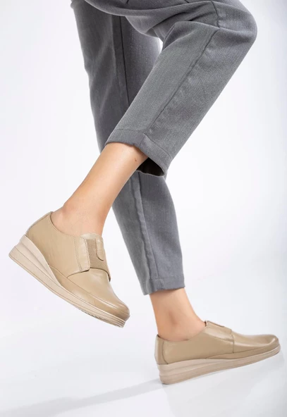 Hakiki Deri Ortopedik Kadın Dolgu Topuklu Ayakkabı Bej Elastik Bantlı Bağsız - Resim 2