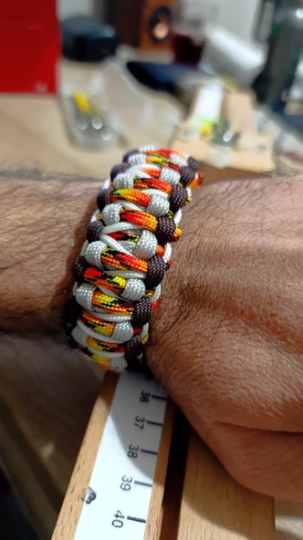 - SELANOGLUDESİGN - Mükemmel tasarımlı çift renk ile desteklenmiş paracord bileklik