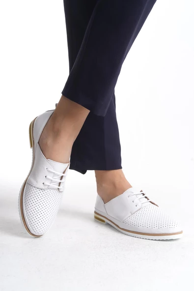 Kadın Hakiki Deri Asimetrik Kesim Günlük Ayakkabı Önü Delik Detaylı Bağcıklı Rahat Taban Ayakkabı - Resim 3