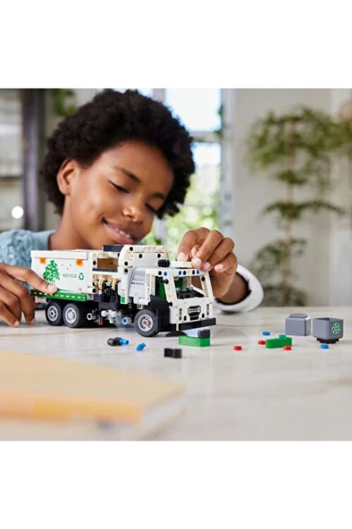 LEGO ® Technic Mack® LR Electric Çöp Kamyonu 42167 - Yaratıcı Oyuncak Model Yapım Seti (503 Parça) - Resim 7