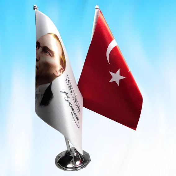 İKİLİ TÜRK BAYRAĞI ve ATATÜRK