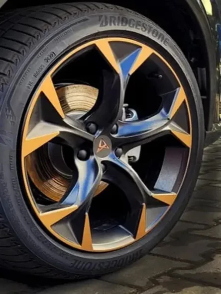 CUPRA LOGOLU 56 MM ALÜMİNYUM JANT GÖBEK STICKER (SİYAH-GOLD) - Resim 2