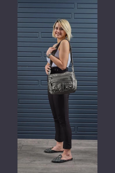 Mega 101 Yerli Yıkama Deri Kadın Çapraz Çanta ürün görseli