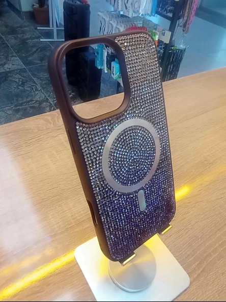 İPhone 16 Pro Max Uyumlu Taşlı MagSafe Özellikli Darbe Korumalı Kapak Karbon Kılıf - 6