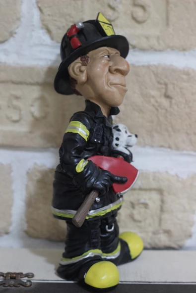 Köpekli İtfaiyeci Figürlü Dekoratif Biblo 27cm - 2