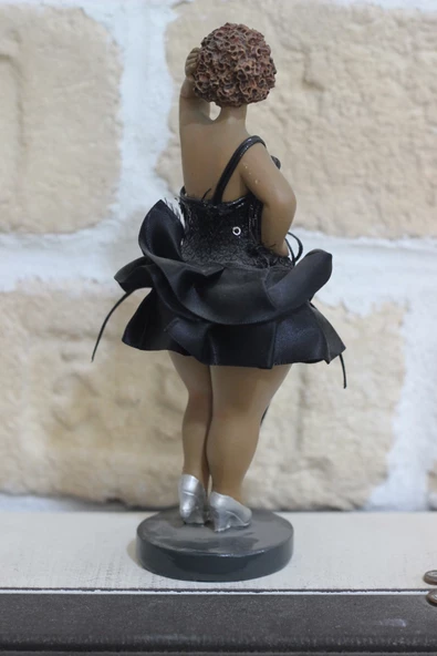 Siyah Elbiseli Kadın Biblo Figür 19,5cm - 3