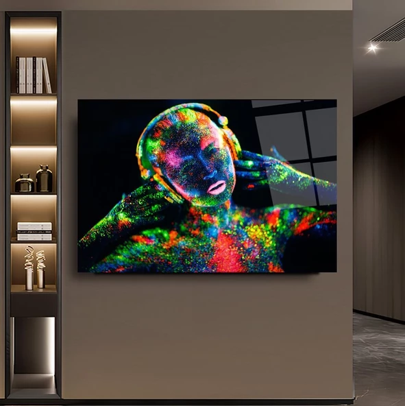 Müzik dinleyen Kadın Dekoratif ve Modern Cam Tablo ürün görseli