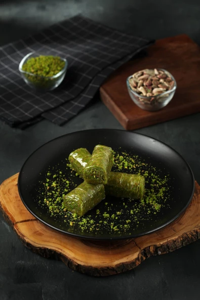 FISTIK SARMA  2,5  KG TEPSİ