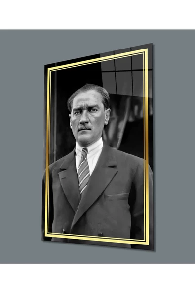 Gold Şerit Siyah Beyaz Takım Elbiseli Atatürk Dekoratif ve Modern Cam Tablo, Uv Baskılı ve Temperli, Hediyelik ürün görseli