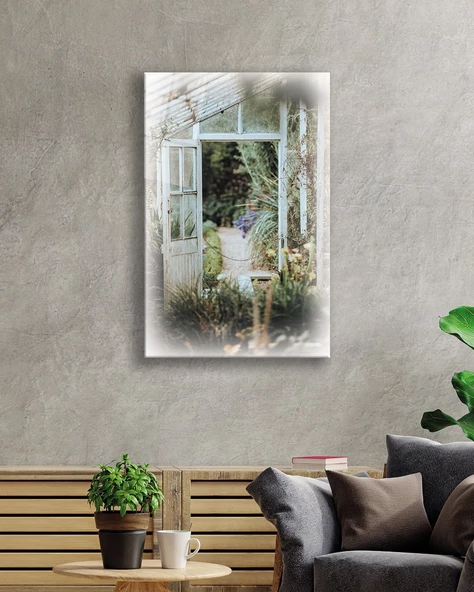 Eski Tahta Kapı Dekoratif ve Modern Cam Tablo