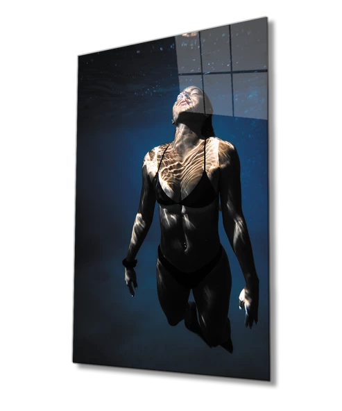 Su Altında Yüzen Bikinili Kadın Dekoratif ve Modern Cam Tablo