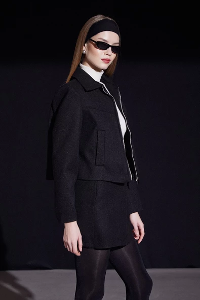 Önü Katlı Kaşe Etek Siyah - 3