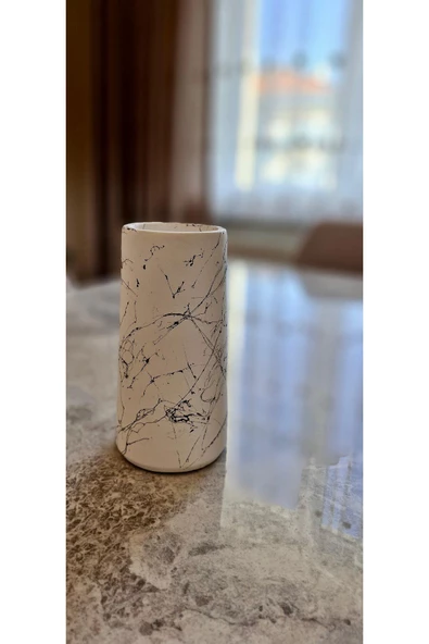 Mermer Desenli Şık Görünümlü Modern Dekorasyonun incisi: Beton Çiçek Vazoları