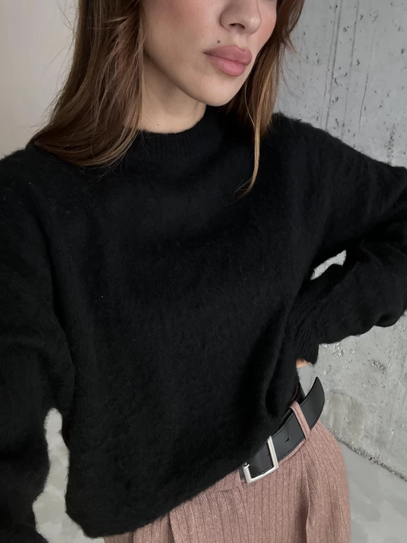 Siyah Marka Model Yumoş Triko Kazak