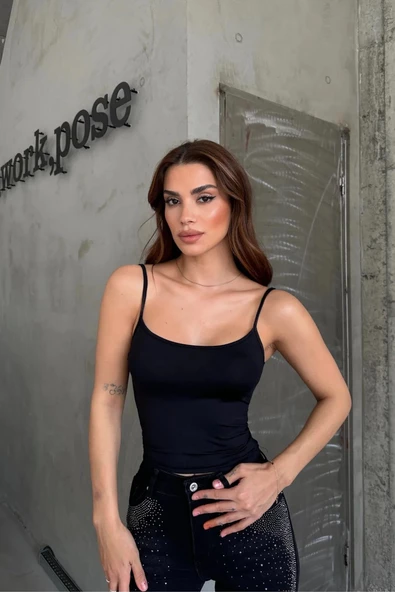 Siyah Marka Model Askılı Crop Top