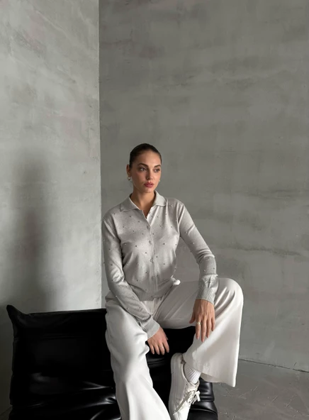 Gri Polo Yaka Mini Topçuklu Bluz - 5