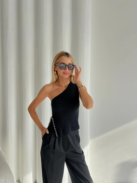Siyah Topçuklu Tek Omuz Triko Bluz - 3