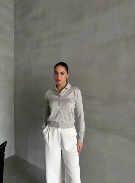Gri Polo Yaka Mini Topçuklu Bluz - 9