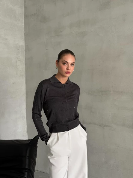 Antrasit Polo Yaka Mini Topçuklu Bluz - 4