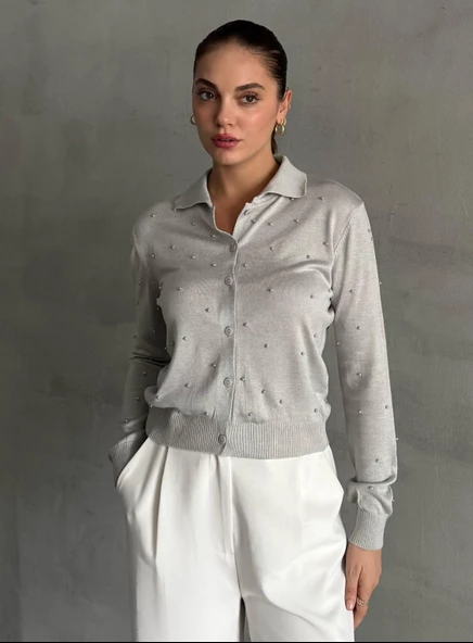 Gri Polo Yaka Mini Topçuklu Bluz