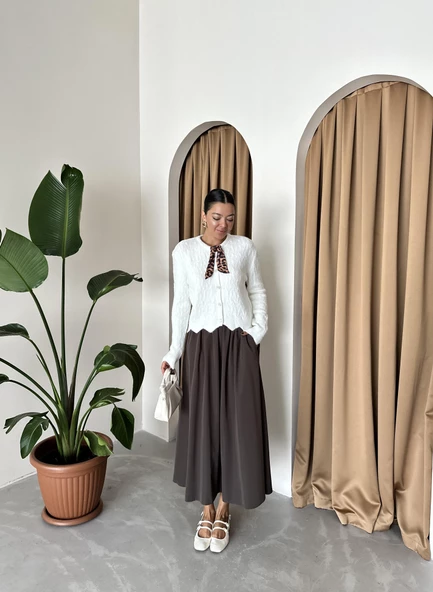 Kemik Fularlı Düz Hırka - Resim 5