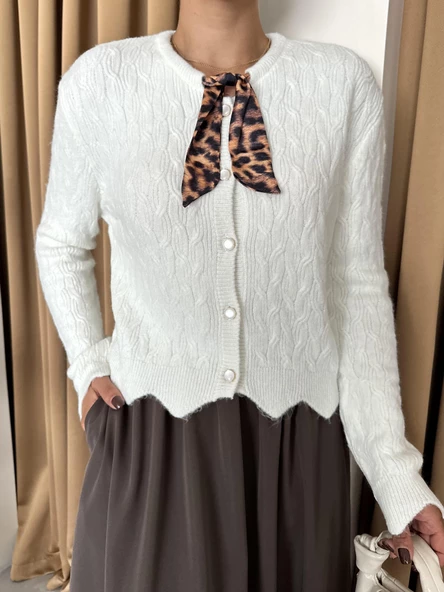 Kemik Fularlı Düz Hırka ürün görseli