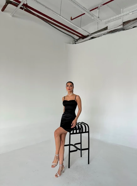 Siyah Askılı Mini Saten Elbise - 6