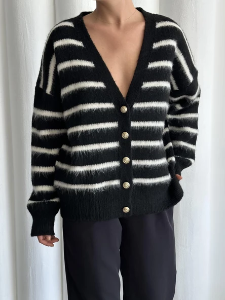 Siyah-Ekru Yumoş Enine Çizgili Hırka - Resim 3