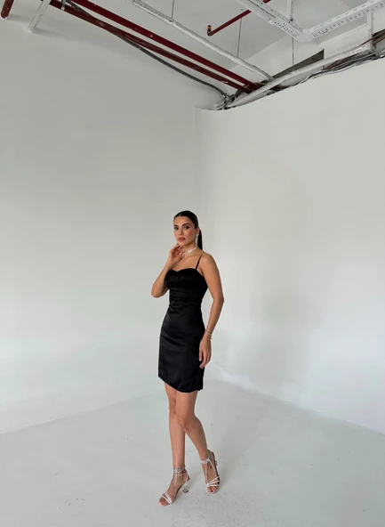 Siyah Askılı Mini Saten Elbise - 8