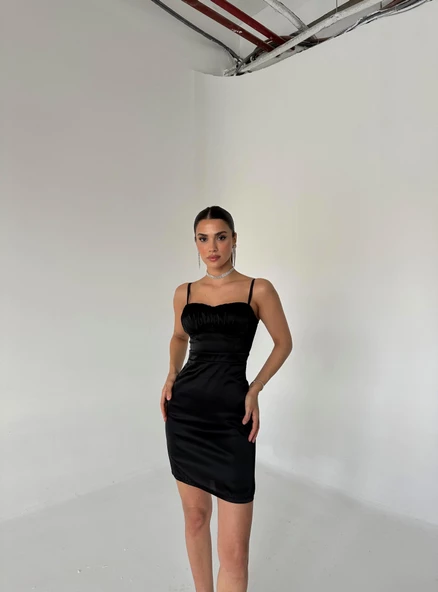 Siyah Askılı Mini Saten Elbise - 3