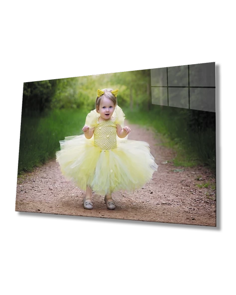 Sarı Elbiseli Çocuk Dekoratif ve Modern Cam Tablo   Child in Yellow Dress Table