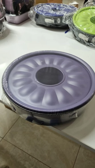 Tantitoni Renkli Kelepçeli Tüplü Kek Kalıbı 26cm Mor