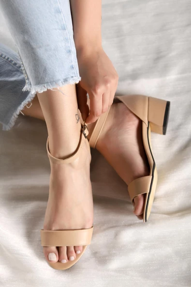 Topuklu Büyük Numara Bayan Tek Bant Ayakkabı - 4