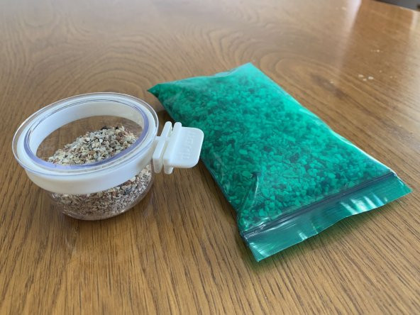 Muhabbet Kuşları İçin Kuş Kumu + kırılmaz kum kabı