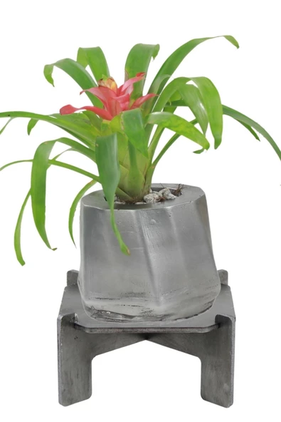 Stein Kohle Ayaklı Saksı Ahşap Büyük Boy 1 Adet Gümüş Renk Eskitme Uygulamalı Kalın Çizgi Model ürün görseli 1