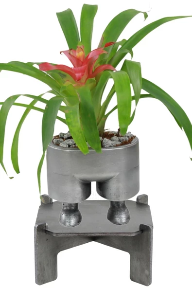 Stein Kohle Ayaklı Saksı Ahşap Büyük Boy 1 Adet Gümüş Renk Eskitme Uygulamalı Pantolon Model