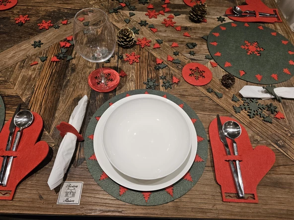 Yeniyıl Yılbaşı Noel 24 parça 6 kişilik Amerikan Yemek Servis Supla Bardak Altlığı Peçete Çatal Seti - 5
