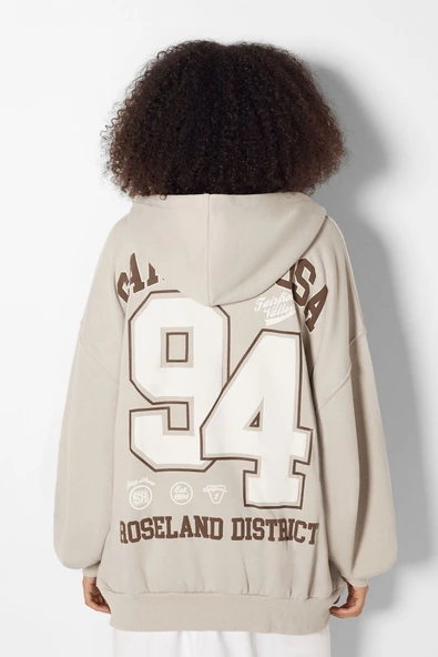Bershka Santa Rosa Baskılı Kapüşonlu Sweatshirt Cepsiz Fermuarlı - 2