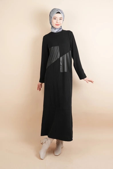 Tesettür Elbise Ön Deri Kare Parçalı Fitilli Elbise Siyah