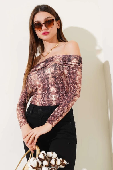 Leopar Desen Kayık Yaka Bluz Camel - Resim 2