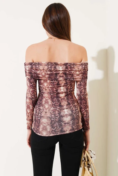 Leopar Desen Kayık Yaka Bluz Camel - Resim 3
