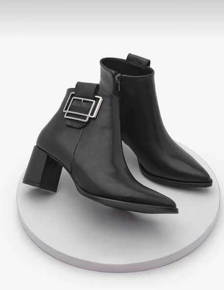 Potinonline K1754 Kadın Sivri Burun Tokalı Kalın Topuk Kısa Bot